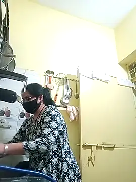 Snapshot of heenage chatting on February 25, 2025, 4:57 pm heenage online show from February 25, 2025, 4:57 pm