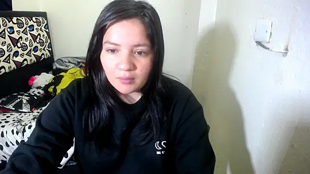 Snapshot of shopyymessyy chatting on December 2, 2025, 5:58 pm shopyymessyy online show from December 2, 2025, 5:58 pm