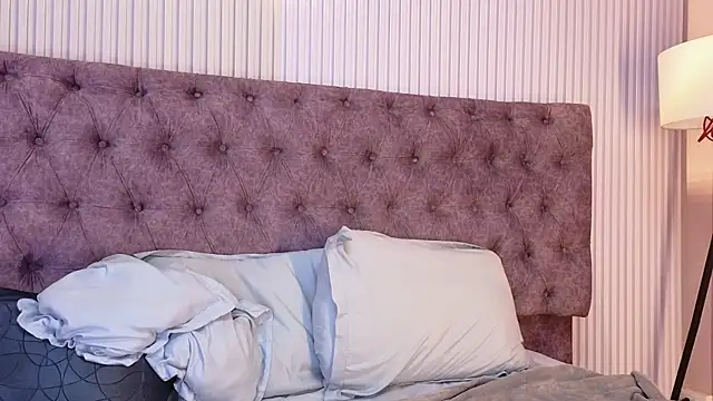 EMILYY FOXY online show from December 1, 2025, 7:59 pm