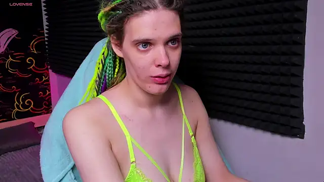 Snapshot of KIKI_Krash chatting on November 18, 2025, 10:07 am KIKI Krash online show from November 18, 2025, 10:07 am