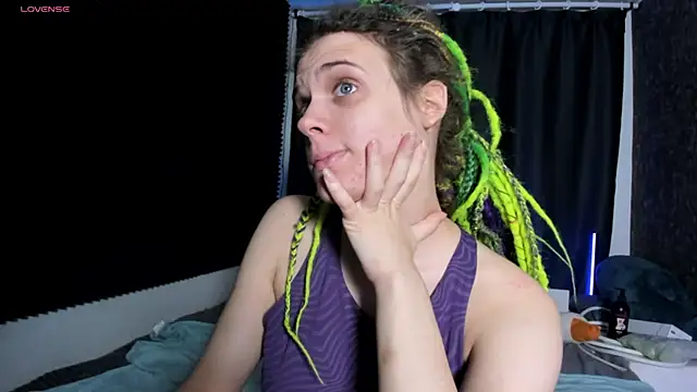 Snapshot of KIKI_Krash chatting on November 27, 2025, 10:05 am KIKI Krash online show from November 27, 2025, 10:05 am