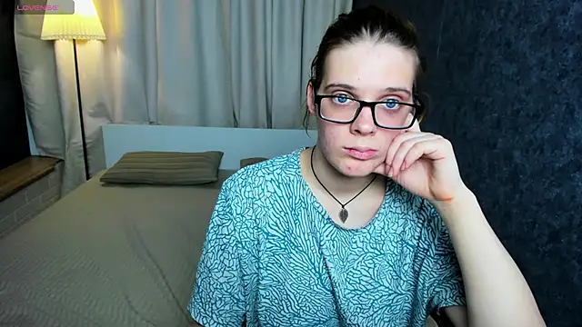 Snapshot of KIKI_Krash chatting on March 8, 2025, 4:28 pm KIKI Krash online show from March 8, 2025, 4:28 pm