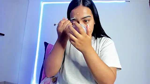 anniesweet- online show from April 11, 2026, 1:37 pm