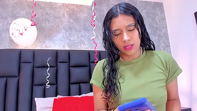 Snapshot of laura_smith33 chatting on February 19, 2025, 2:01 pm laura smith33 online show from February 19, 2025, 2:01 pm