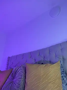 ZoeJohnsoon online show from February 17, 2026, 8:17 pm