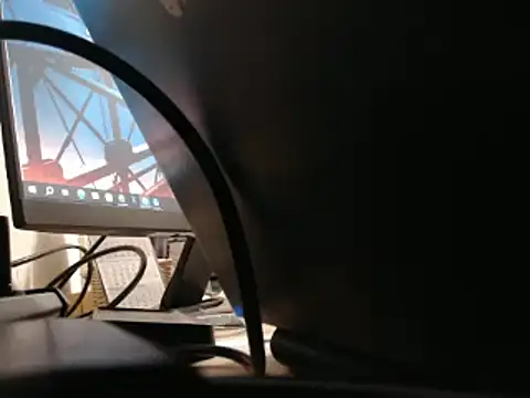 Snapshot of steelwings1976 chatting on December 15, 2025, 11:10 pm steelwings1976 online show from December 15, 2025, 11:10 pm