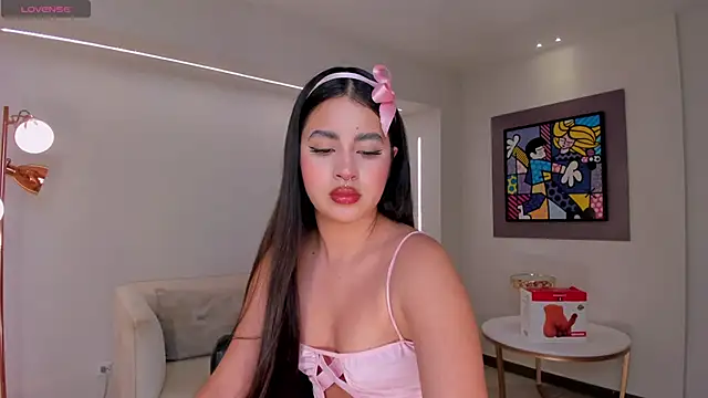 IsabellaHill  online show from December 2, 2024, 7:33 pm