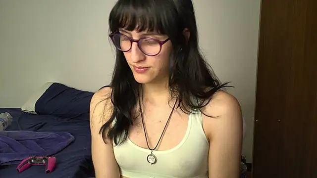 Snapshot of Alice_love29 chatting on January 17, 2025, 12:10 am Alice love29 online show from January 17, 2025, 12:10 am