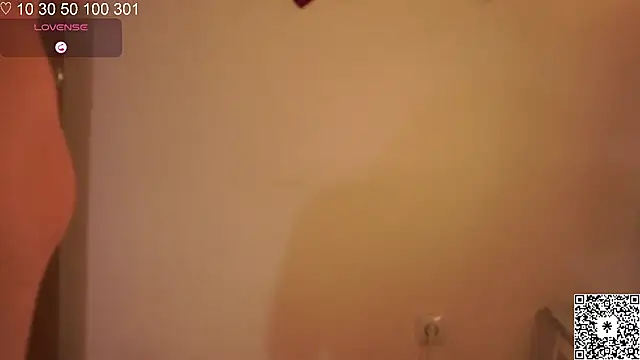 Snapshot of curlyboyy_ chatting on February 17, 2025, 3:11 pm curlyboyy online show from February 17, 2025, 3:11 pm