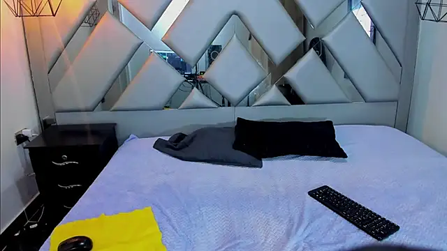 Snapshot of Nahomi-Hill chatting on November 6, 2025, 11:09 pm Nahomi-Hill online show from November 6, 2025, 11:09 pm