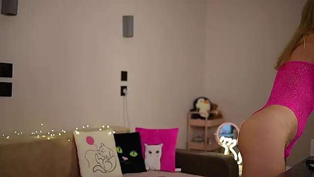 Snapshot of MayaRayy chatting on October 31, 2025, 1:02 am MayaRayy online show from October 31, 2025, 1:02 am