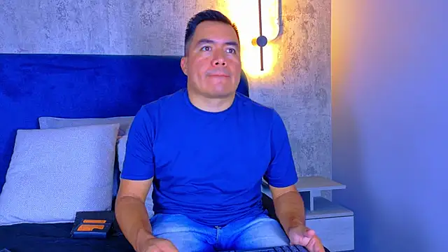 Jhonatan Morales S online show from December 17, 2025, 1:43 am