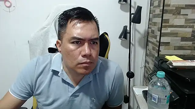Snapshot of Jhonatan_Morales_S chatting on July 18, 2026, 11:46 pm Jhonatan Morales S online show from July 18, 2026, 11:46 pm