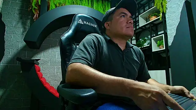 Snapshot of Jhonatan_Morales_S chatting on January 12, 2025, 1:32 am Jhonatan Morales S online show from January 12, 2025, 1:32 am