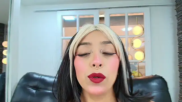 Snapshot of miss_collins chatting on September 18, 2025, 6:00 pm miss collins online show from September 18, 2025, 6:00 pm