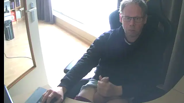 kinkyslet8 online show from April 2, 2026, 1:51 pm