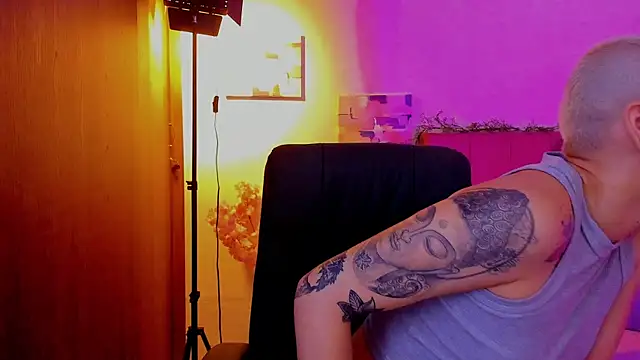 Charlee pink online show from March 29, 2026, 3:24 pm