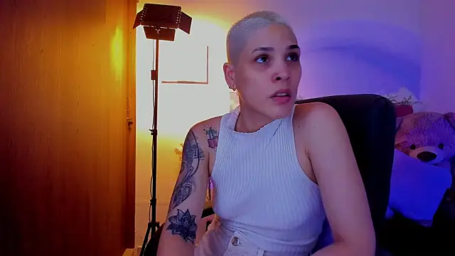 Charlee pink online show from April 15, 2026, 10:32 pm