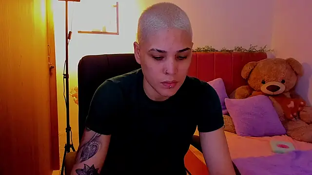 Charlee pink online show from April 1, 2026, 5:21 pm