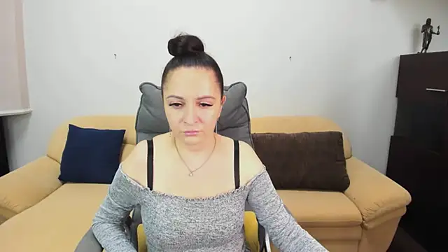 Snapshot of AngellLika chatting on November 8, 2025, 7:23 am AngellLika online show from November 8, 2025, 7:23 am