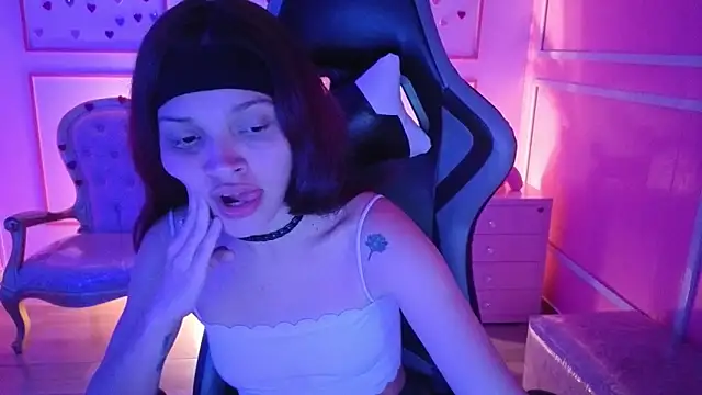 ailen t online show from November 5, 2025, 2:36 am