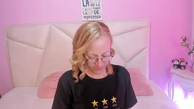 Snapshot of SammySanders chatting on September 15, 2025, 8:09 pm SammySanders online show from September 15, 2025, 8:09 pm