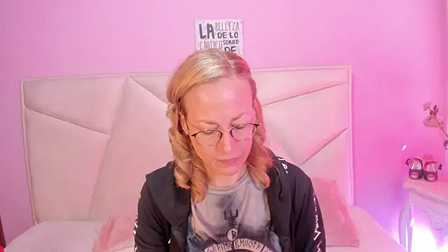 Snapshot of SammySanders chatting on September 21, 2025, 1:38 pm SammySanders online show from September 21, 2025, 1:38 pm