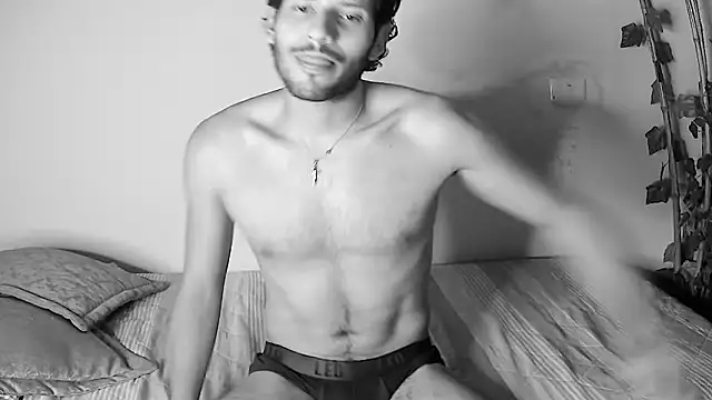 Nicholasrodrii online show from June 12, 2026, 11:35 pm