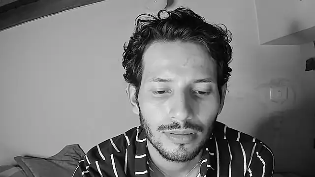Nicholasrodrii online show from June 14, 2026, 12:18 am