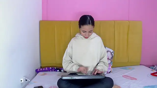 angelinabrookcm101 online show from December 7, 2024, 5:21 am