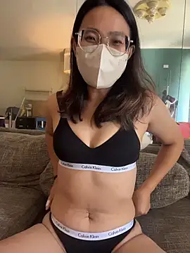 yourbootygirl online show from November 30, 2025, 2:34 am