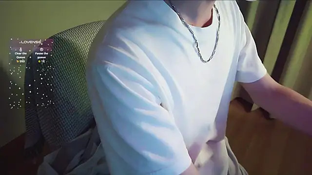 Snapshot of FEIYU001 chatting on October 14, 2025, 1:45 pm FEIYU001 online show from October 14, 2025, 1:45 pm