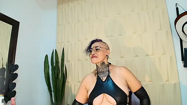 Snapshot of SandyyRose chatting on March 9, 2025, 11:25 am SandyyRose online show from March 9, 2025, 11:25 am