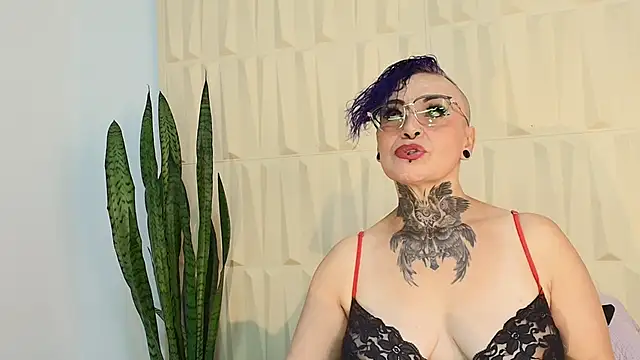 Snapshot of SandyyRose chatting on March 8, 2025, 6:05 pm SandyyRose online show from March 8, 2025, 6:05 pm