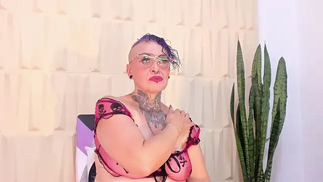 Snapshot of SandyyRose chatting on March 19, 2025, 5:39 pm SandyyRose online show from March 19, 2025, 5:39 pm