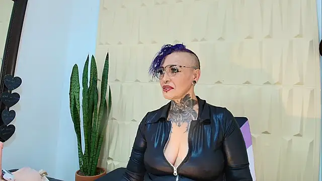 Snapshot of SandyyRose chatting on March 16, 2025, 12:22 pm SandyyRose online show from March 16, 2025, 12:22 pm