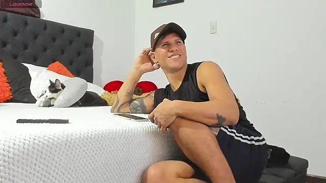 Snapshot of nakedfoam1 chatting on April 4, 2026, 1:01 am nakedfoam1 online show from April 4, 2026, 1:01 am