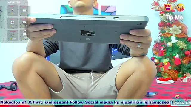 nakedfoam1 online show from December 23, 2024, 1:40 am