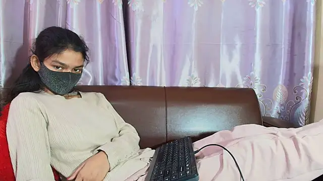 Snapshot of Srabontii chatting on February 9, 2026, 8:18 pm Srabontii online show from February 9, 2026, 8:18 pm