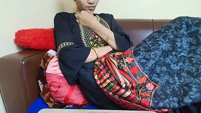 Snapshot of Srabontii chatting on December 4, 2025, 9:08 am Srabontii online show from December 4, 2025, 9:08 am