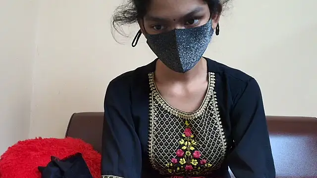 Snapshot of Srabontii chatting on December 4, 2025, 9:14 pm Srabontii online show from December 4, 2025, 9:14 pm