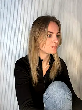 Snapshot of Milla__one chatting on December 3, 2025, 9:53 am Milla one online show from December 3, 2025, 9:53 am