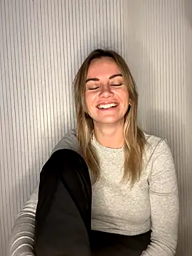 Snapshot of Milla__one chatting on November 24, 2025, 1:44 pm Milla one online show from November 24, 2025, 1:44 pm