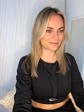 Snapshot of Milla__one chatting on December 16, 2025, 9:02 am Milla one online show from December 16, 2025, 9:02 am