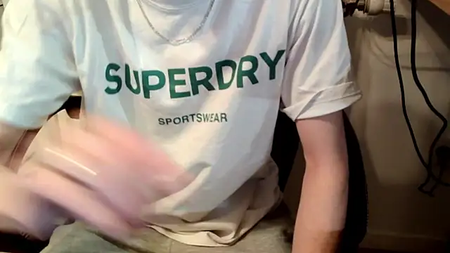 Snapshot of ElViko11 chatting on February 12, 2025, 7:56 pm ElViko11 online show from February 12, 2025, 7:56 pm