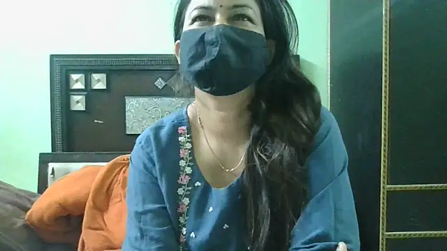 couplesuni online show from March 3, 2025, 11:33 am