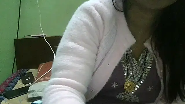 couplesuni online show from December 3, 2025, 5:01 pm