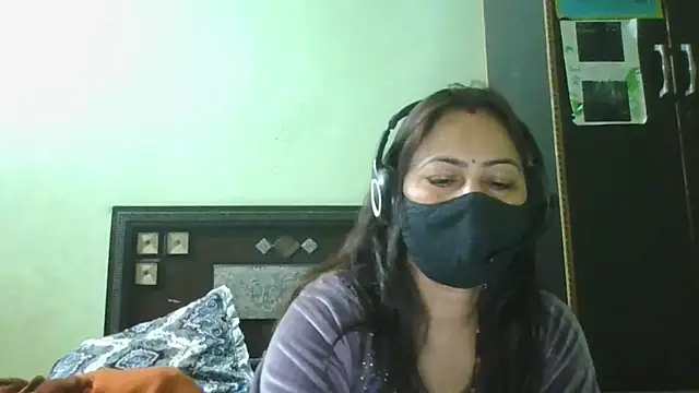 Snapshot of couplesuni chatting on February 11, 2026, 5:07 am couplesuni online show from February 11, 2026, 5:07 am