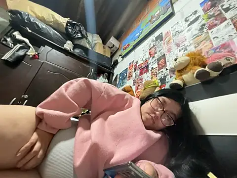 dafne19  online show from April 1, 2026, 4:14 am