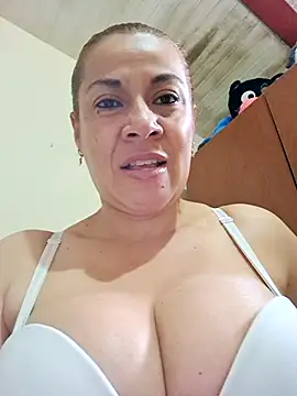 Snapshot of Zaralu_ chatting on November 17, 2025, 1:48 pm Zaralu online show from November 17, 2025, 1:48 pm